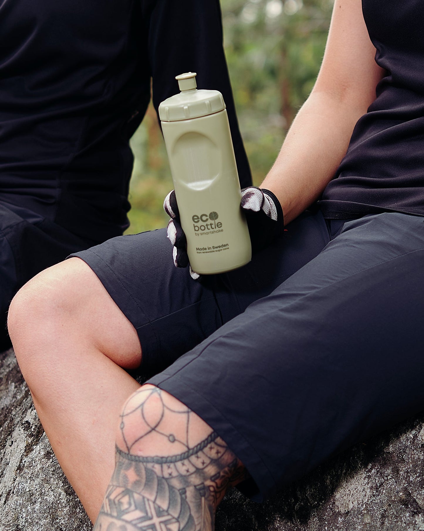 ecobottle-500-squeeze-dusky-green-f0 samrtshake_ecobottle_500_squeeze_lifestyle_dusky_green.jpg