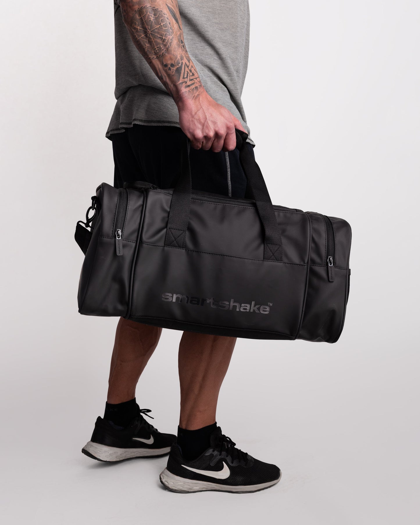 gym-bag-black-a1 Smartshake_GymBag_Black_lifestyle.jpg