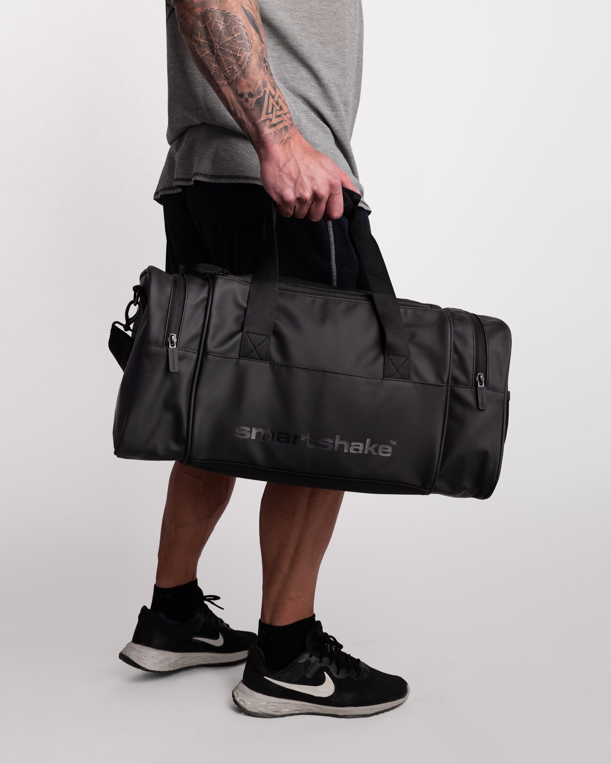 gym-bag-black-a1 Smartshake_GymBag_Black_lifestyle.jpg