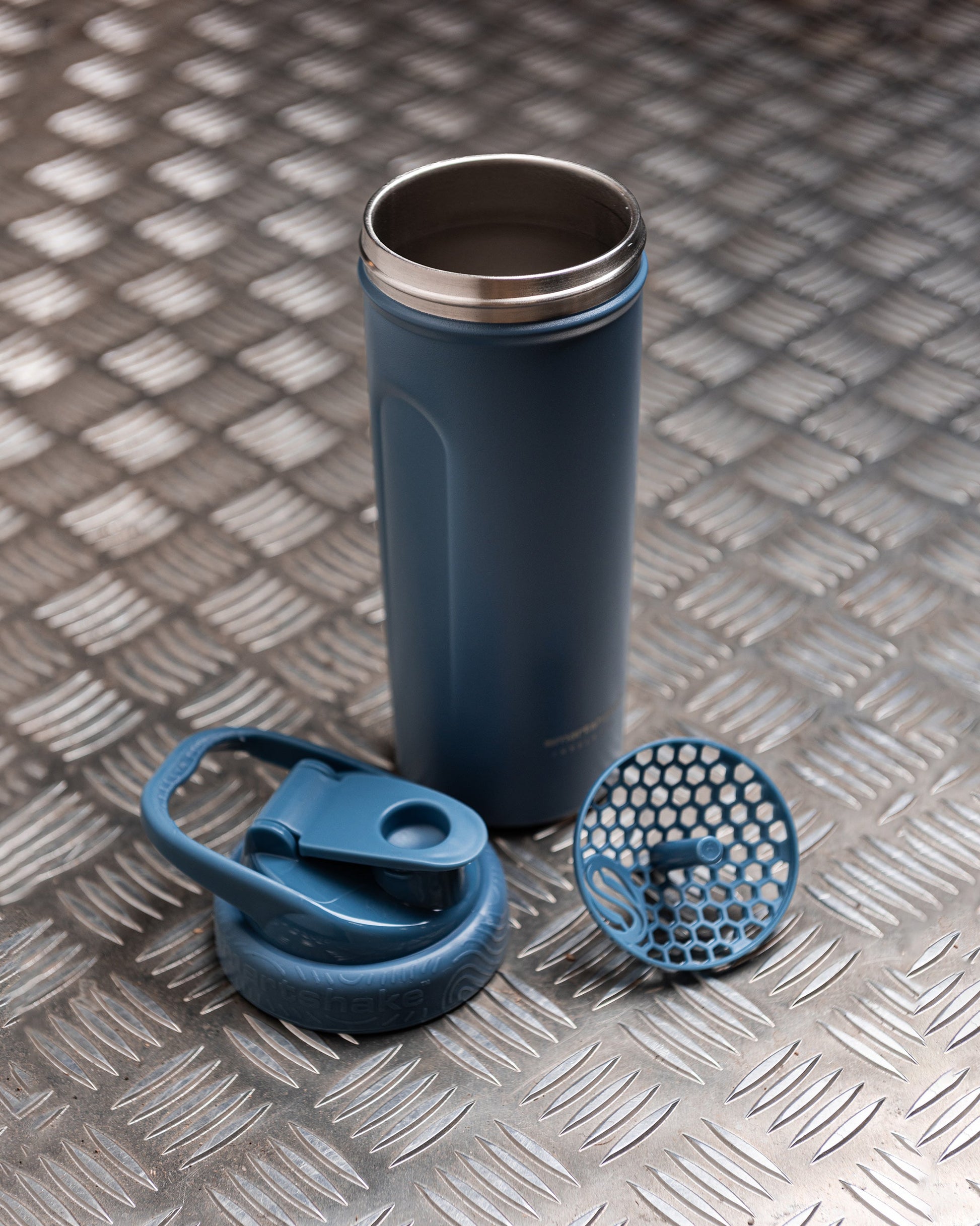 insulated-steel-shaker-faded-blue-b8 Smartshake_Insulated_Steel_Faded_Blue_Lifestyle.jpg