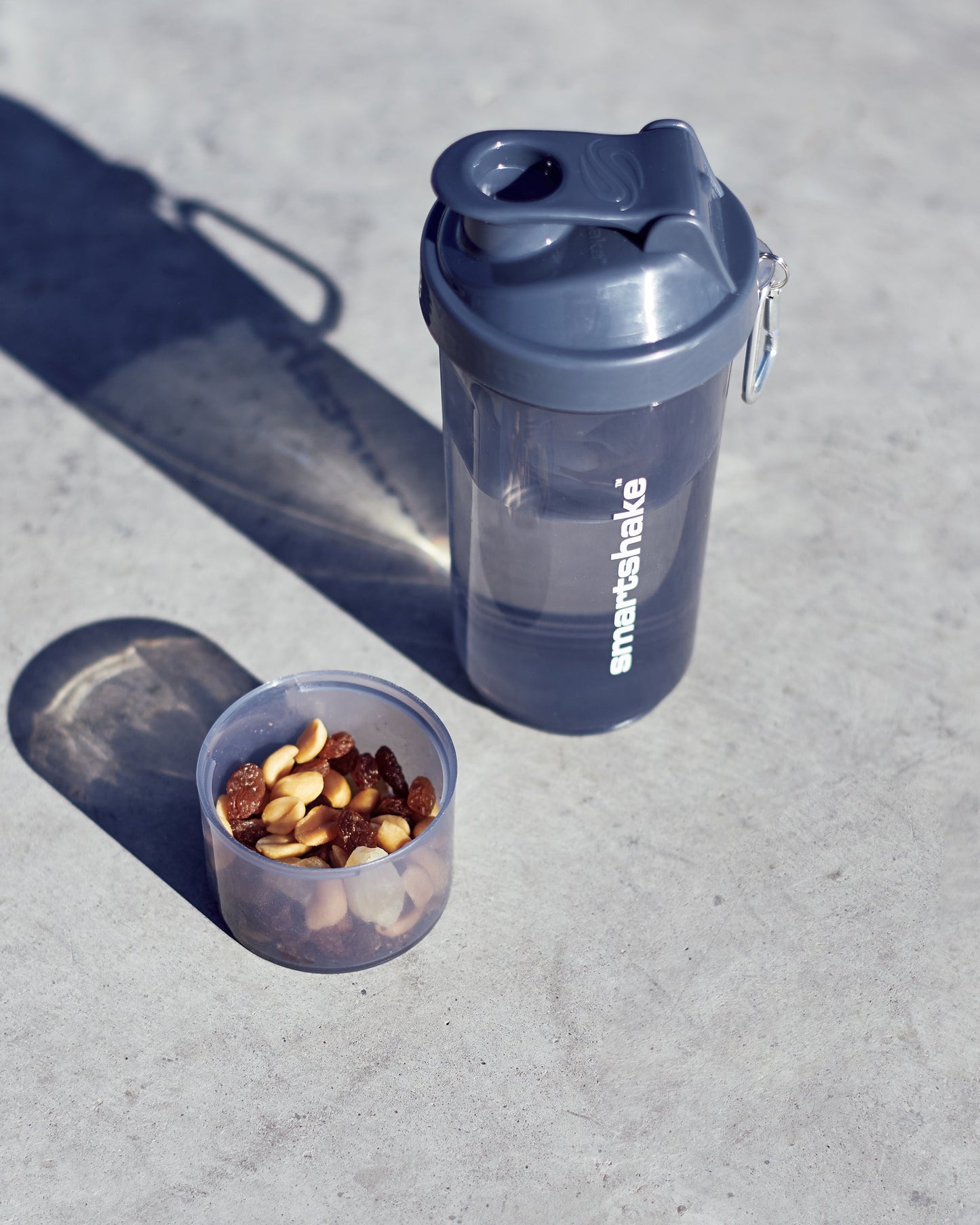 slim-stormy-gray-q4 Smartshake_Slim_gray_lifestyle.jpg
