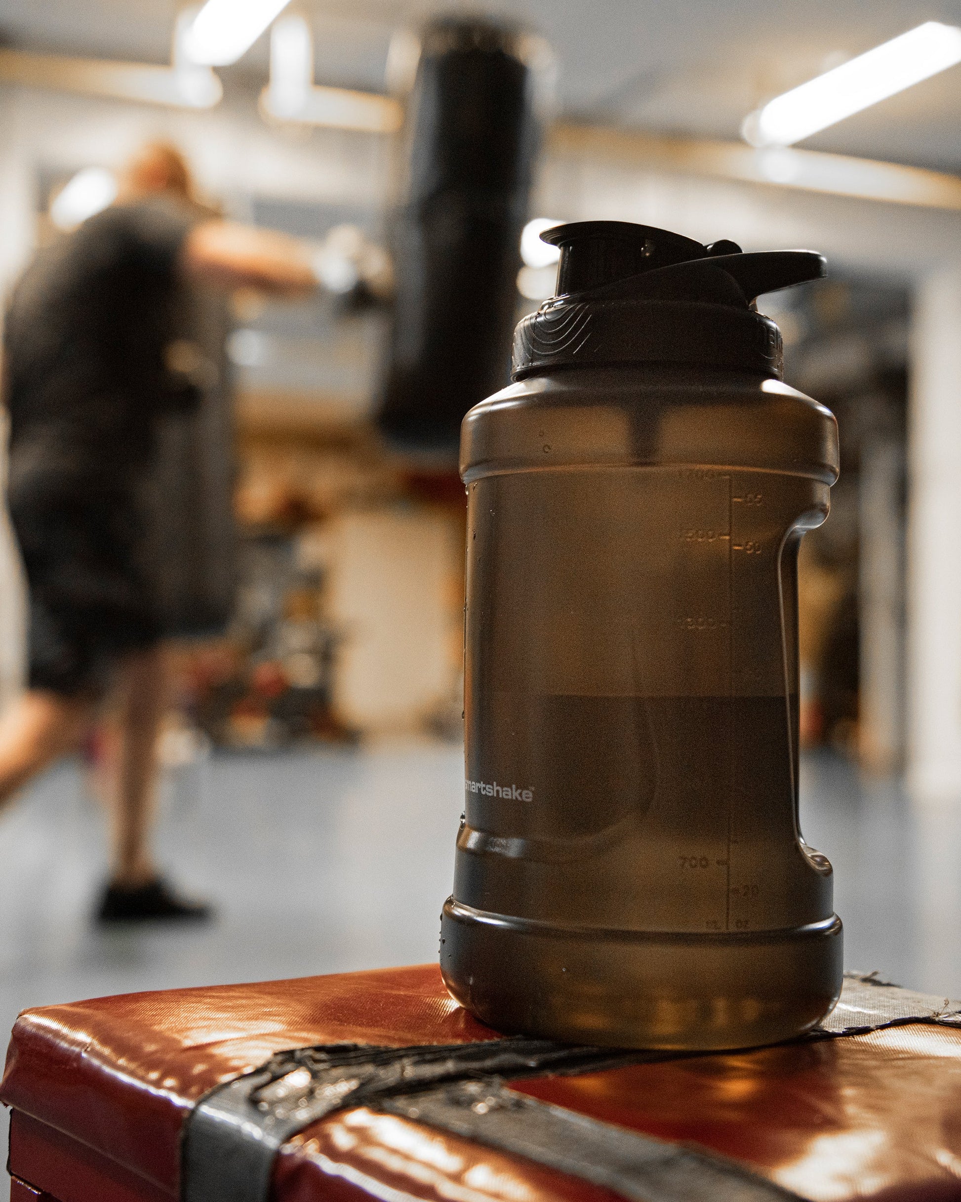 ultimate-jug-black-c3 Smartshake_Ultimate_Jug_black_lifestyle2w.jpg